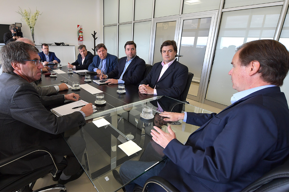 Cambiemos quiere que Bordet reparta con intendentes los $2.400 millones