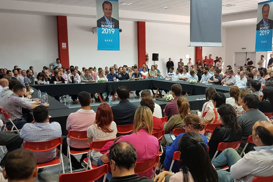Asamblea peronista apoyó reelección de Bordet y el desdoblamiento 