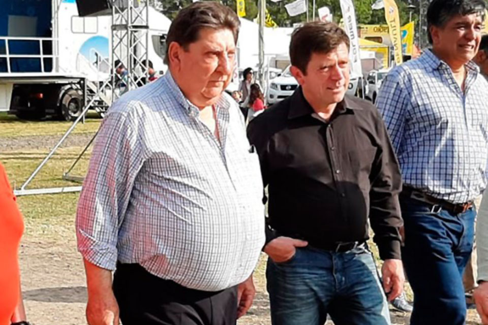  Kisser le pega a los radicales que van con De Angeli