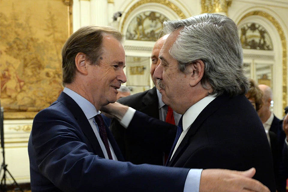 Bordet firmó con Alberto la suspensión del Pacto Fiscal de Macri