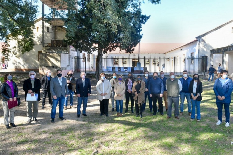 Invierten más de $100 millones en dos escuelas