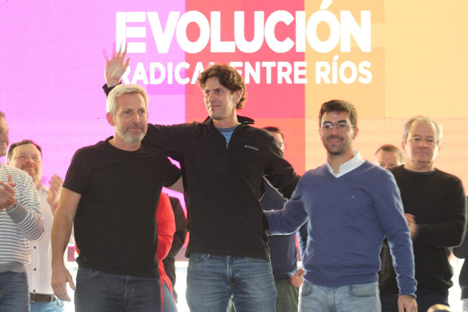 Lousteau le da apoyo radical a Frigerio