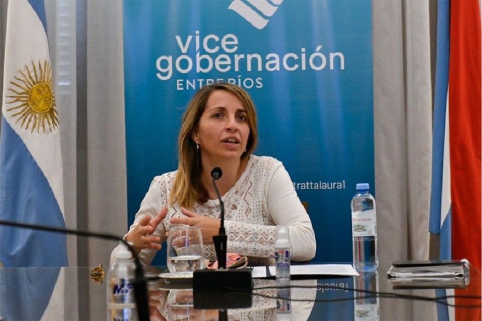 Stratta candidata, su postura sobre las PASO y desdoblamiento