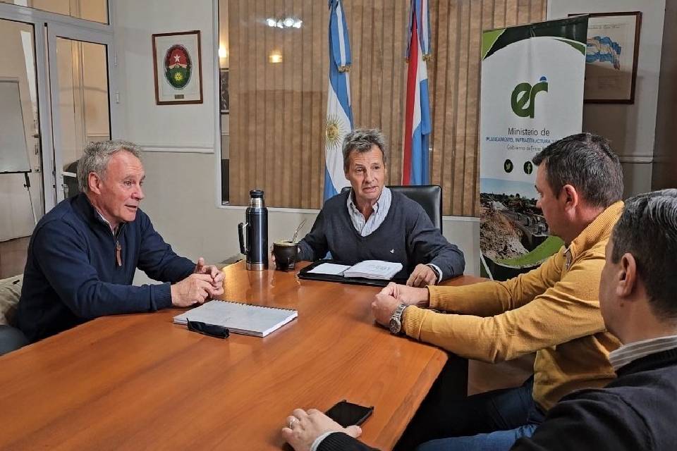 También comenzó la transición en los ministerios