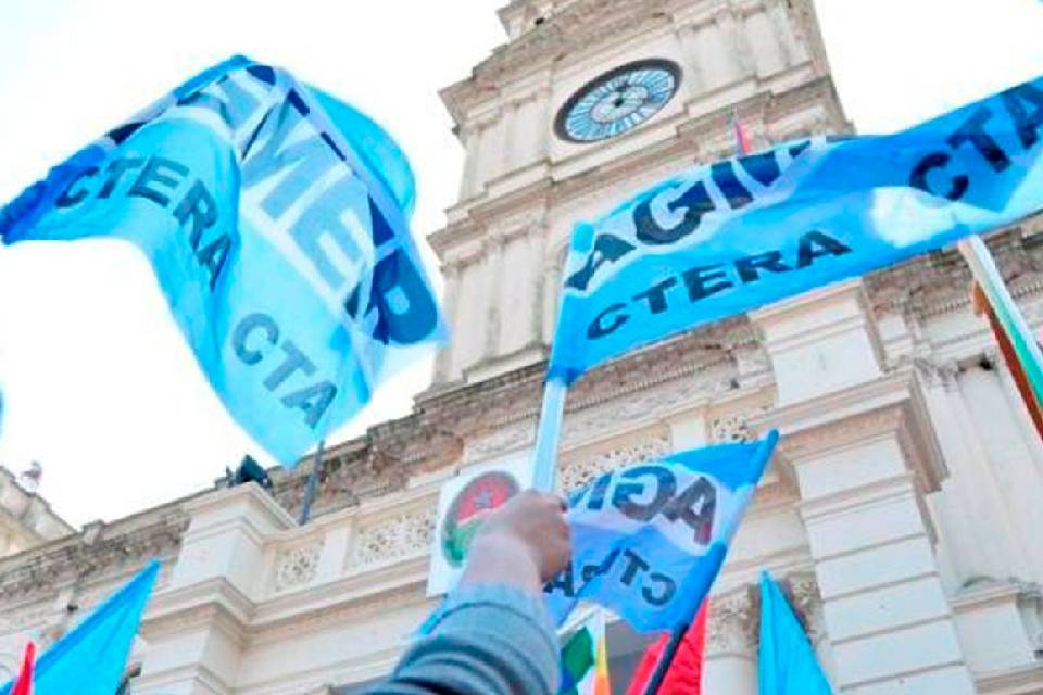 Descontarían el día a docentes si hay un nuevo paro