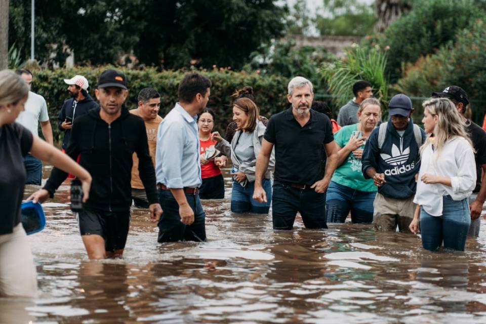 Frigerio junto a los inundados en Gualeguay 