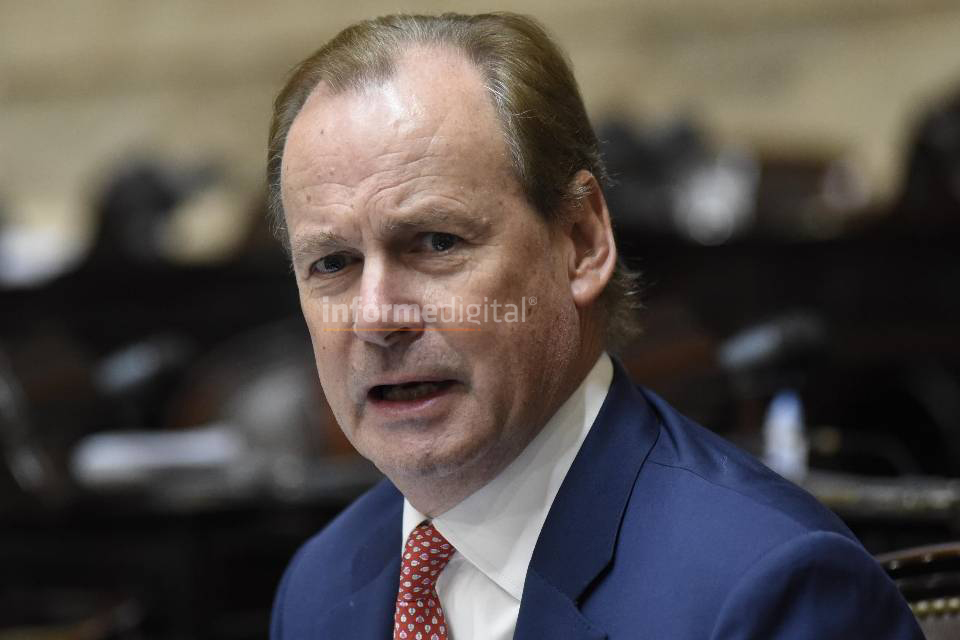 Bordet rechaza medida similar a una que apoyaba hace poco