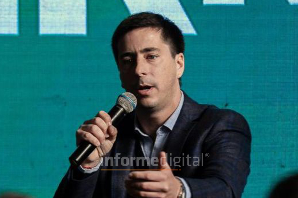 Collello felicitó a los docentes que fueron a trabajar