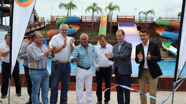 Bordet inauguró parque acuático con opositores