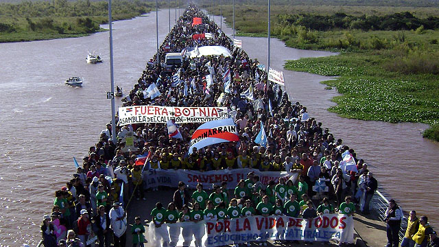 Botnia: la Marcha al Puente es de interés provincial y buscan replicarlo en el país