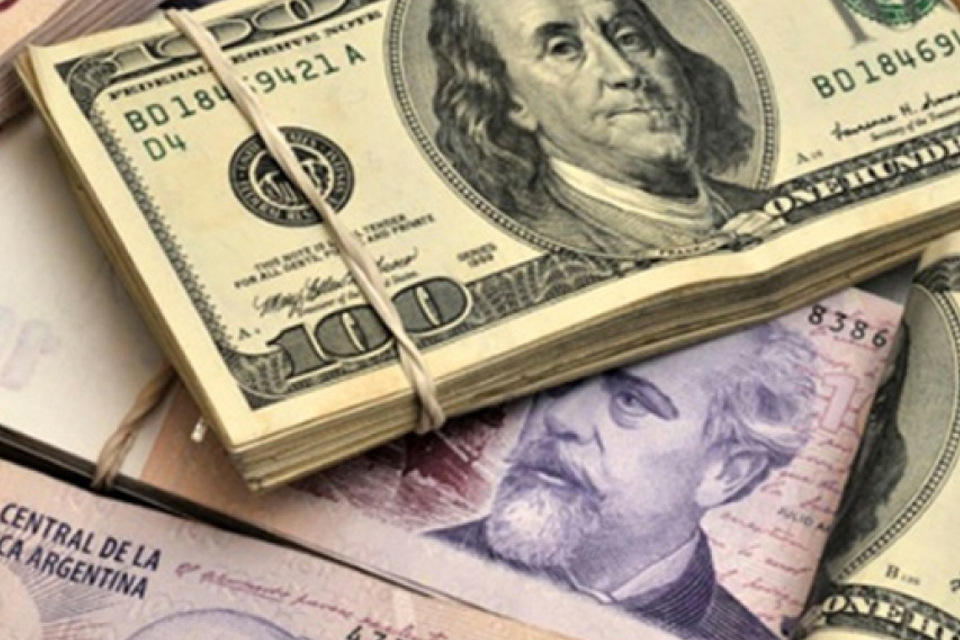 El dólar turista será un 30% más caro que el oficial