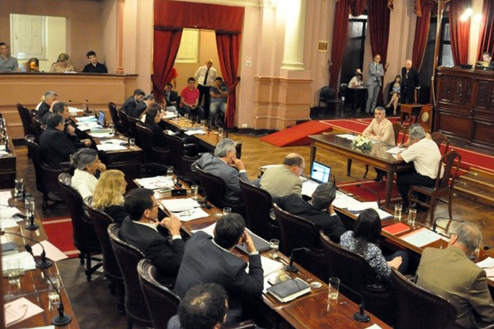 El PJ considera irresponsable sesionar como pide la UCR