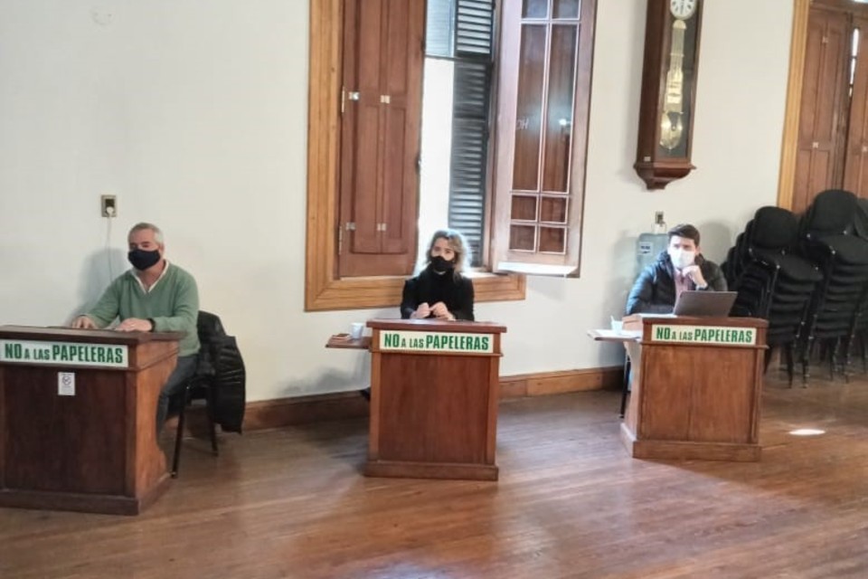 Quieren prohibir nombramientos de parejas y parientes