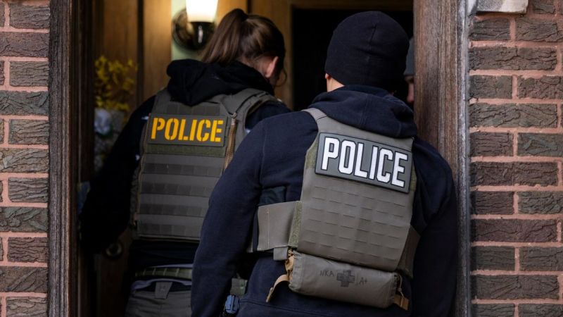 La Casa Blanca intensifica la presión para realizar arrestos migratorios.