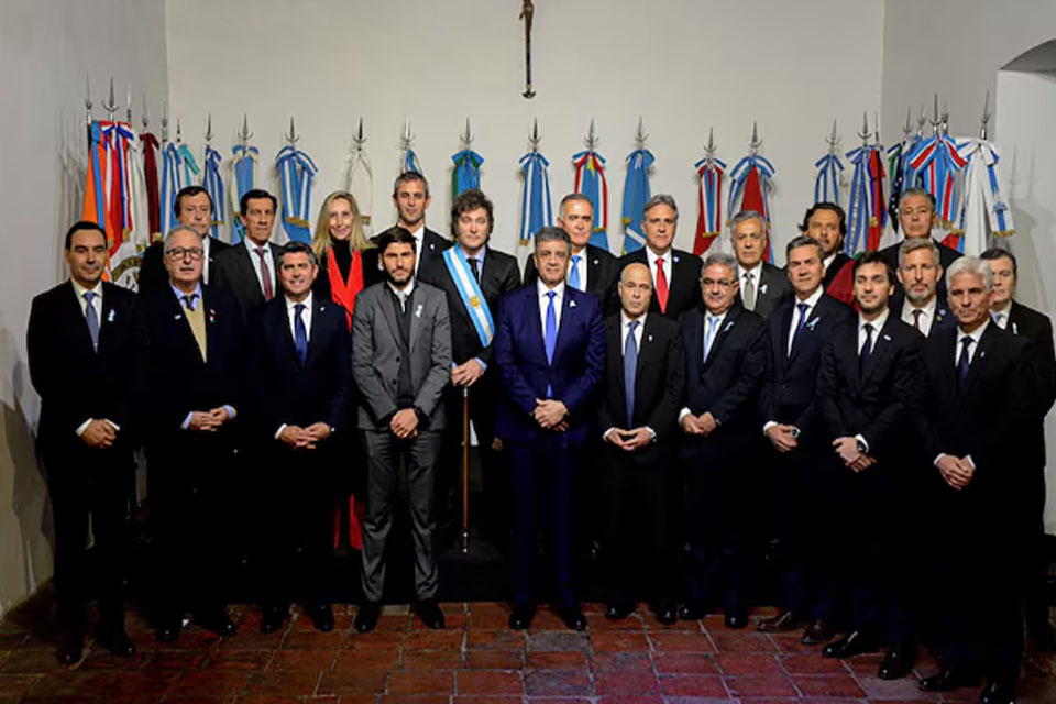 (Imagen de Frigerio) Provincias respaldan el nuevo dólar de la era Milei y evalúan emitir deuda para financiar obras de infraestructura