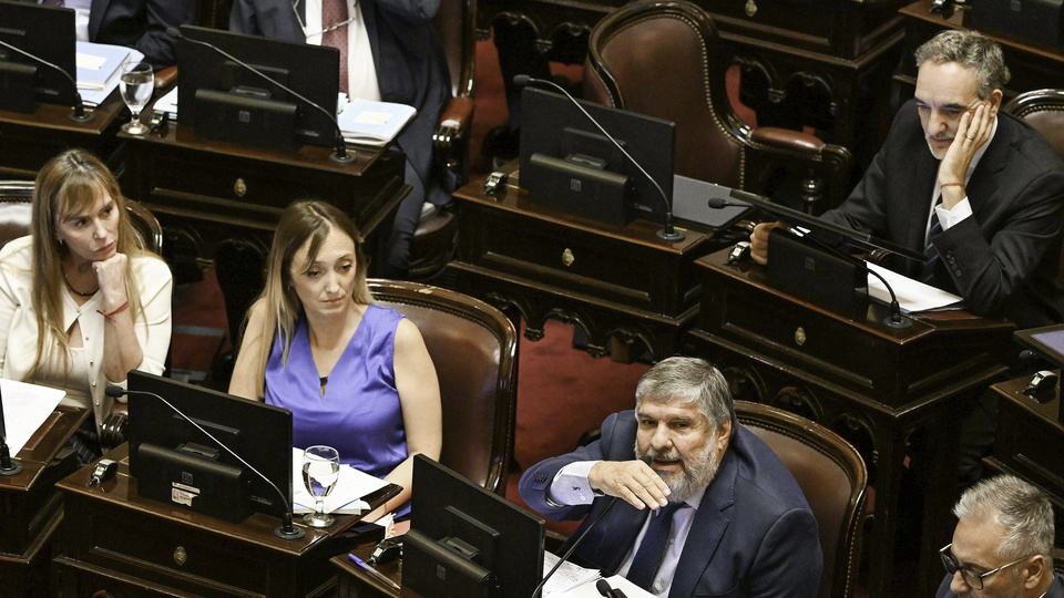 Para que los funcionarios comiencen a traer sus dólares del extranjero