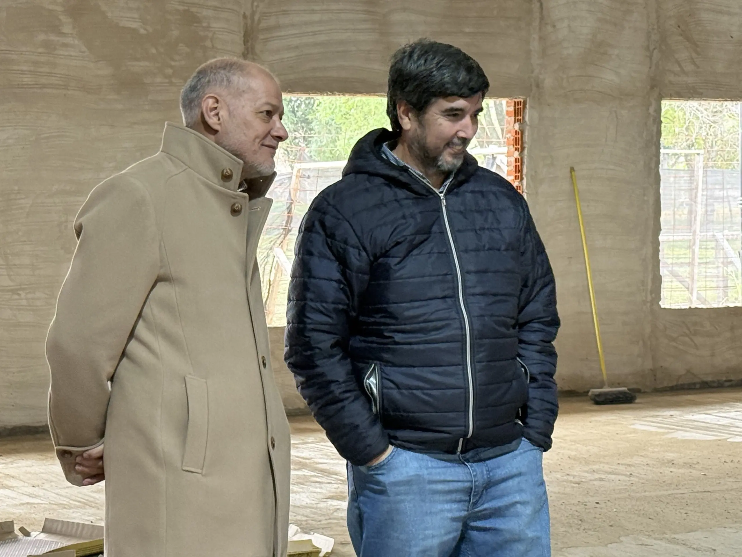 Intendente Fuertes y Rector Sabella supervisan nuevas aulas en Villaguay