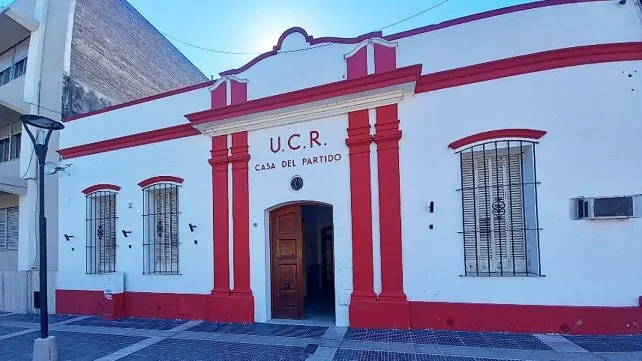 Libertarios defienden radicales y radicales en contra de libertarios