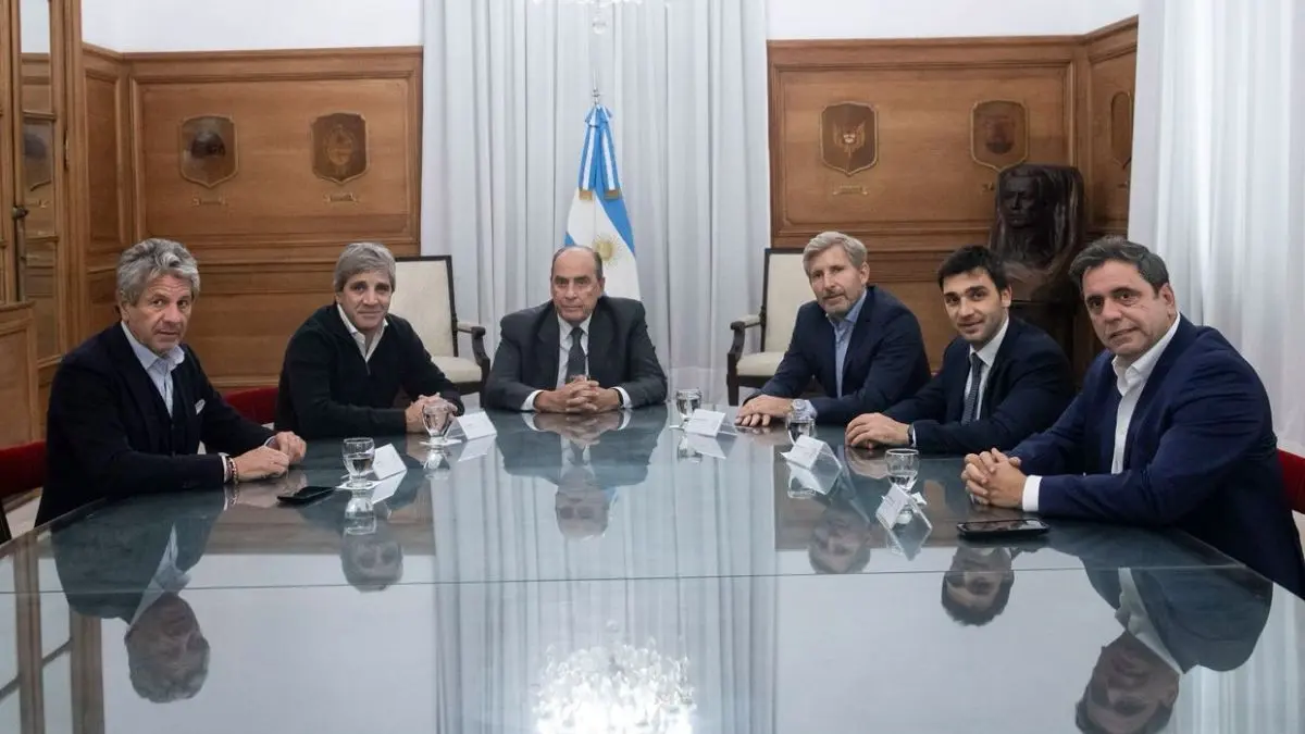 “Dólares en el colchón”: Chubut y Entre Ríos adhirieron al acuerdo con Nación por el Régimen Simplificado de Ganancias