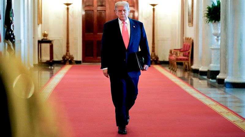 Trump enfrenta una caída en el apoyo de los votantes independientes según nuevas encuestas.