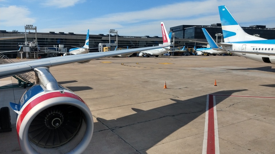 Controladores aéreos preparan medidas de fuerza en días claves de las vacaciones de invierno