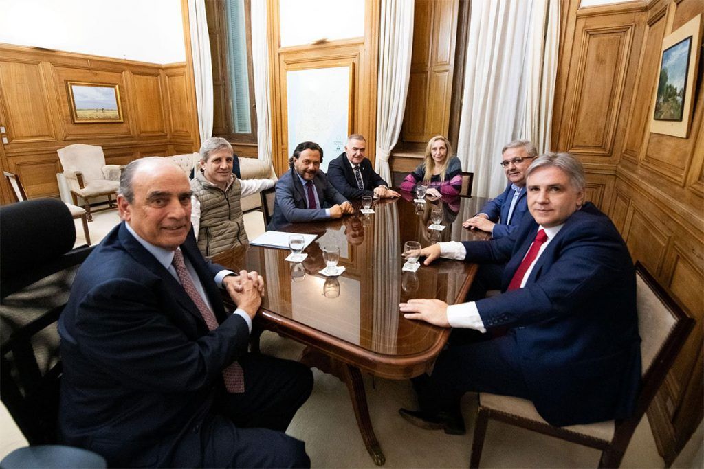 Pese a la intransigencia de Milei, en el Gobierno trabajan para recomponer la relación con los gobernadores