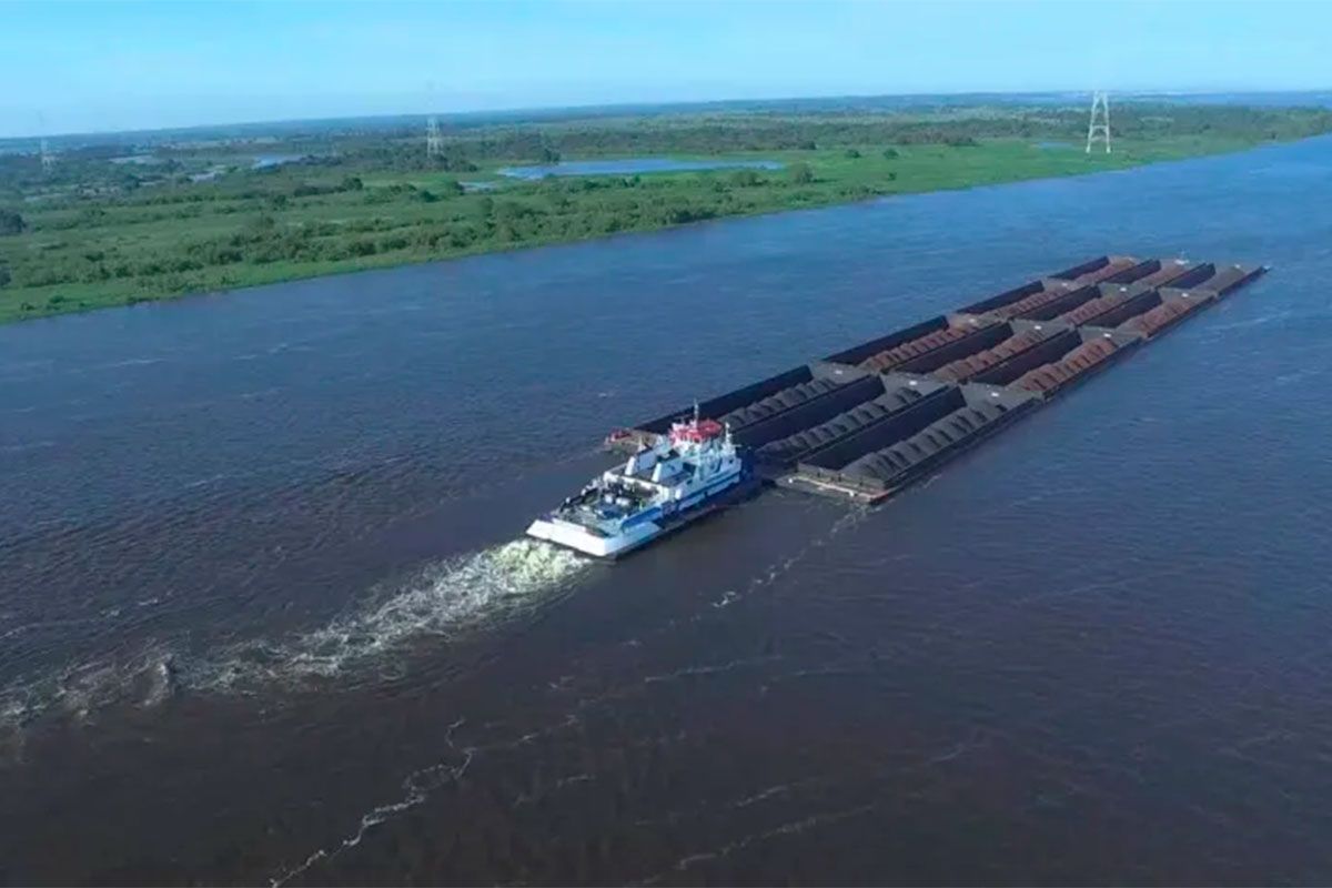 Hidrovía: con el llamado a una nueva licitación, el Gobierno busca marcarle la cancha a Macri y dejarlo afuera del negocio