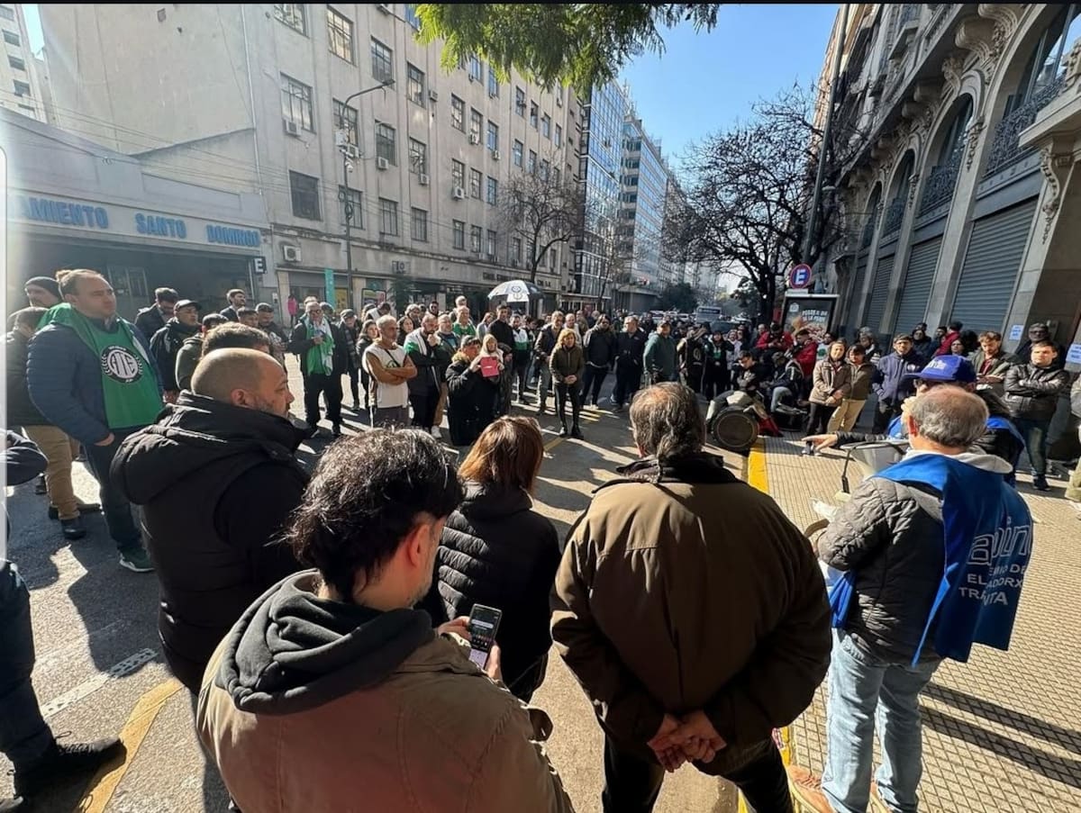 Gremios intensifican el conflicto con el Gobierno ante tensiones crecientes y demandas laborales insatisfechas.